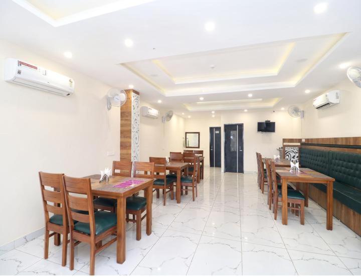 Hotel Wisteria -Main Highway Hotel Zirakpur Exteriér fotografie