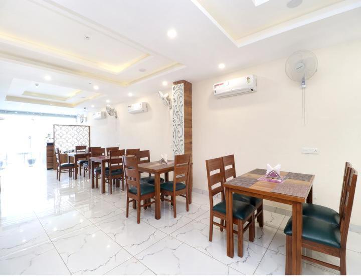 Hotel Wisteria -Main Highway Hotel Zirakpur Exteriér fotografie