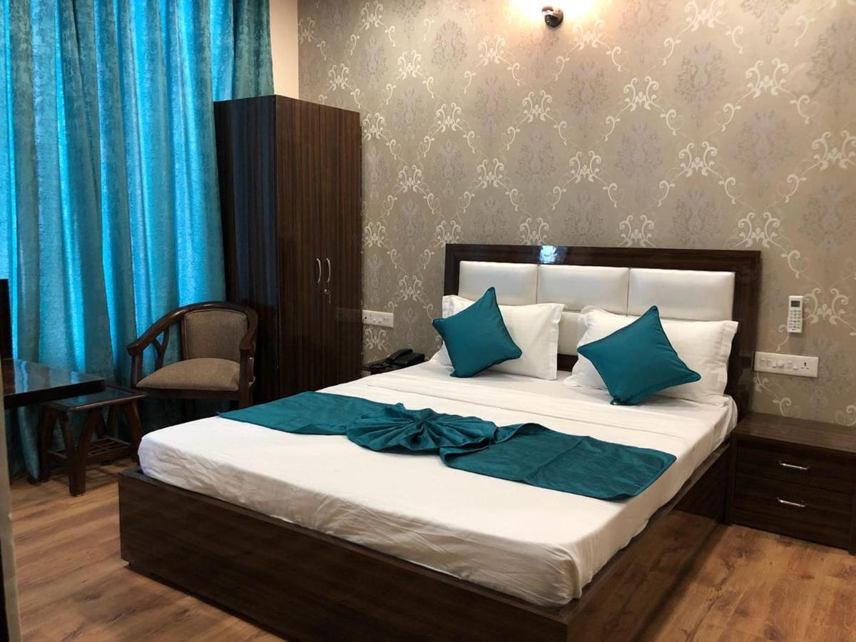 Hotel Wisteria -Main Highway Hotel Zirakpur Exteriér fotografie